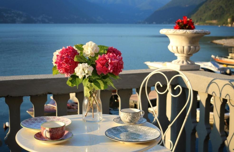 Ortensie & Oleandri Al Lago - By Myhomeincomo Ардженьо Екстериор снимка